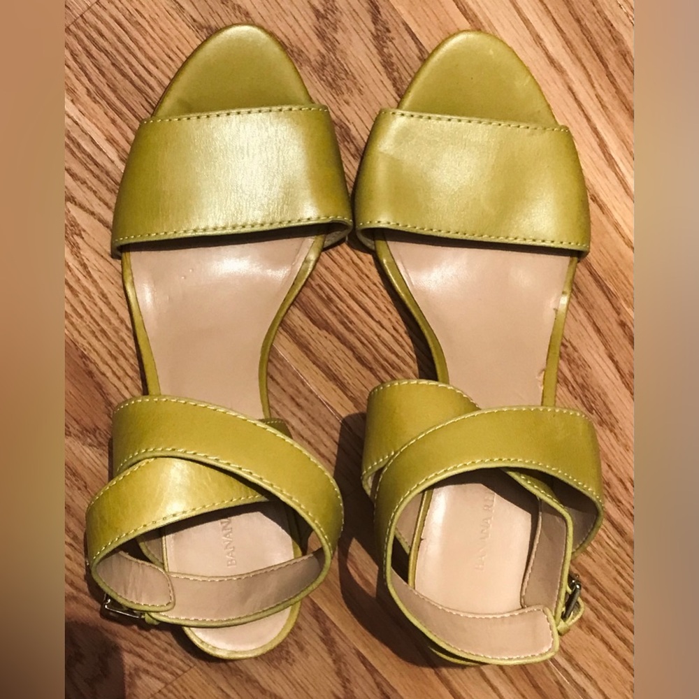 Banana Republic Green Leather Chartreuse Strappy Heel Sandals / Shoes size 9